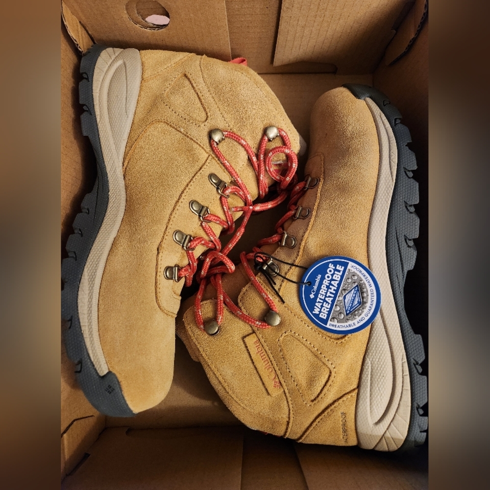 9.5 Womens Columbia Suede Hiking Boot Suede Upper Red